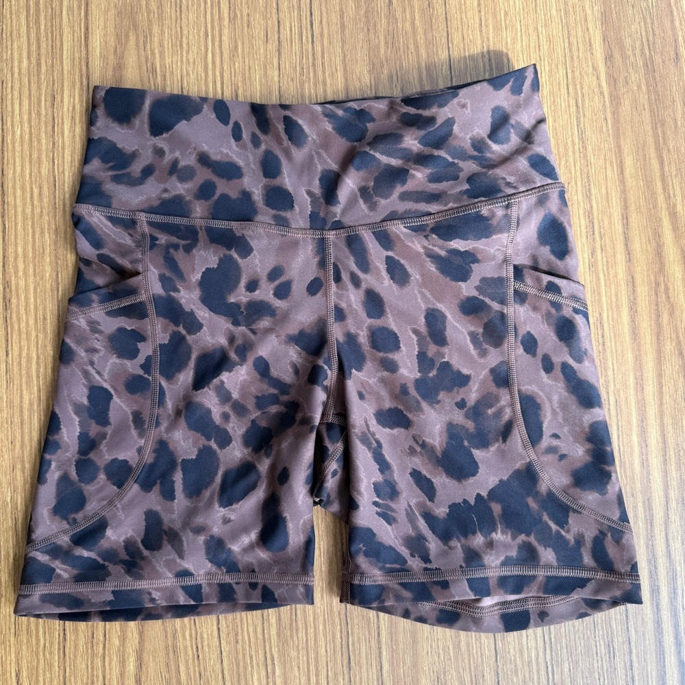 Old Navy PowerSoft Leopard Gym Shorts 6" M